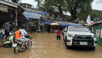 Река Сай выходит из берегов, район Мае Сай затоплен
