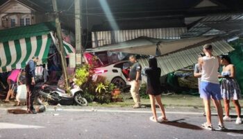 Седан BMW протаранил ресторан на абсолютно прямой улице в Вичите