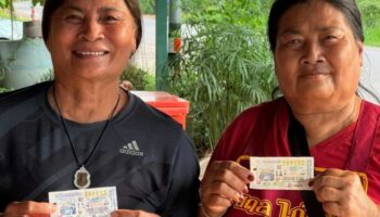 Сестры в Таиланде выиграли в лотерею приз в размере 12 миллионов батов