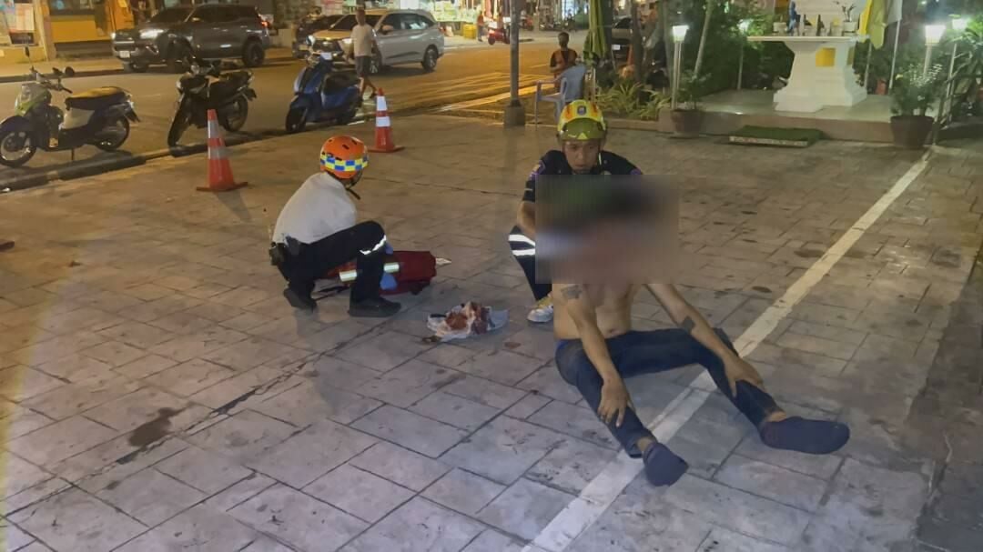 Синяки из-за бата: водитель микроавтобуса в Паттайе окровавлен в драке на почве пива