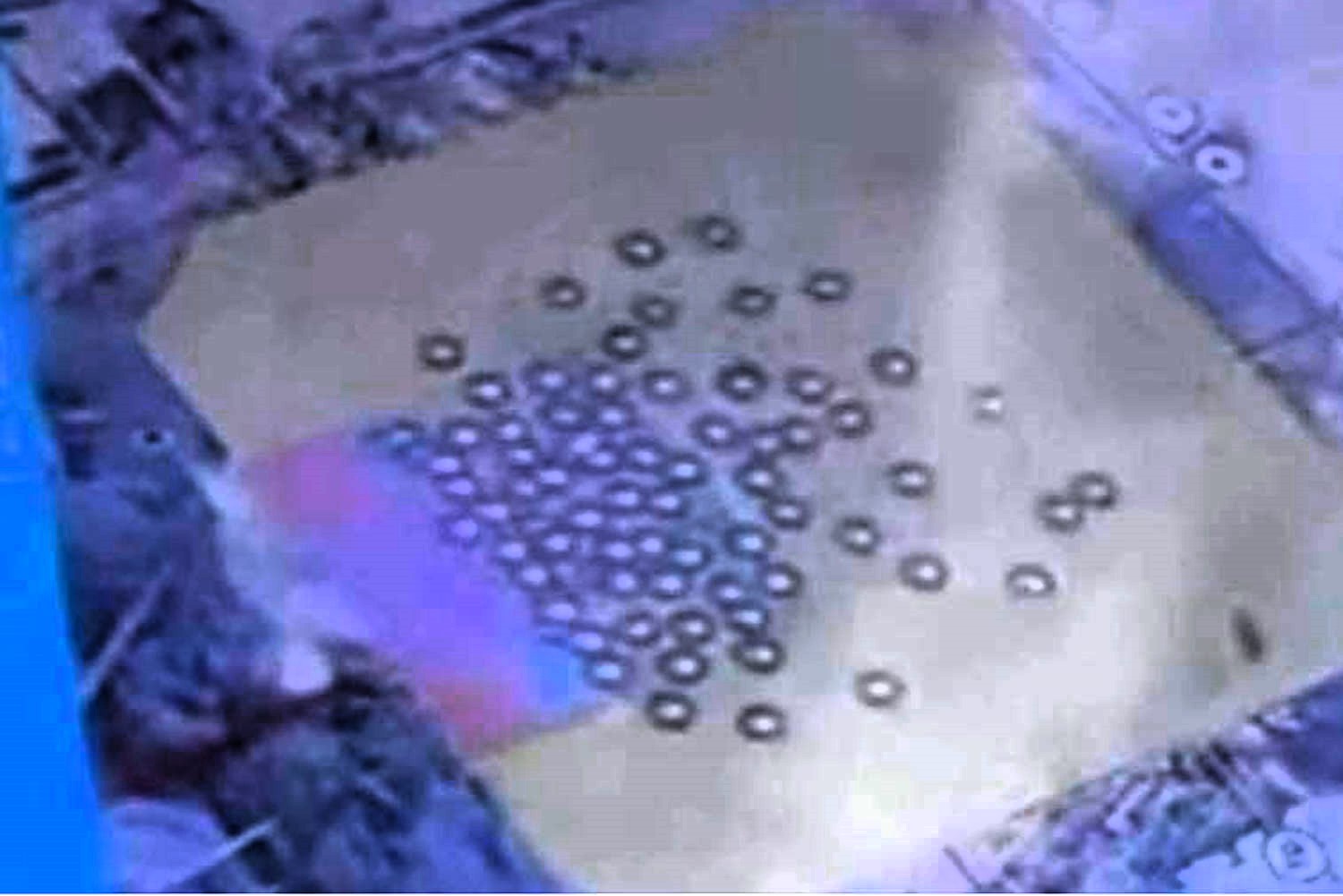 Сканирование показывает возможных выживших в глубине рухнувшего небоскреба в Бангкоке