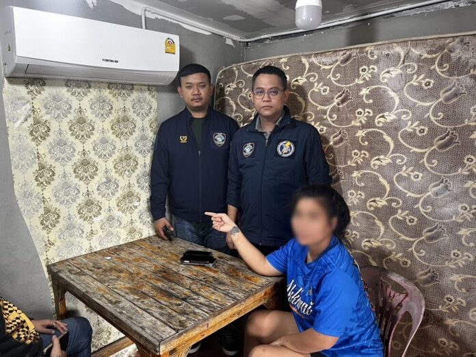 Супружескую пару арестовали за схему онлайн-азартных игр, обещавшую призы в размере 50 000 бат