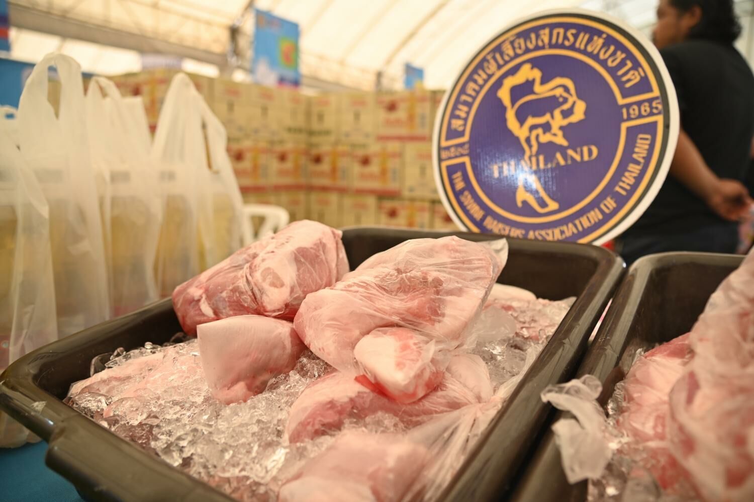 Таиланд призывает магазины поддерживать стабильные цены на свинину в условиях дефицита