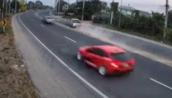 Тайские водители мчатся наперегонки и врезаются в пожилую женщину, разрывая ее тело на части