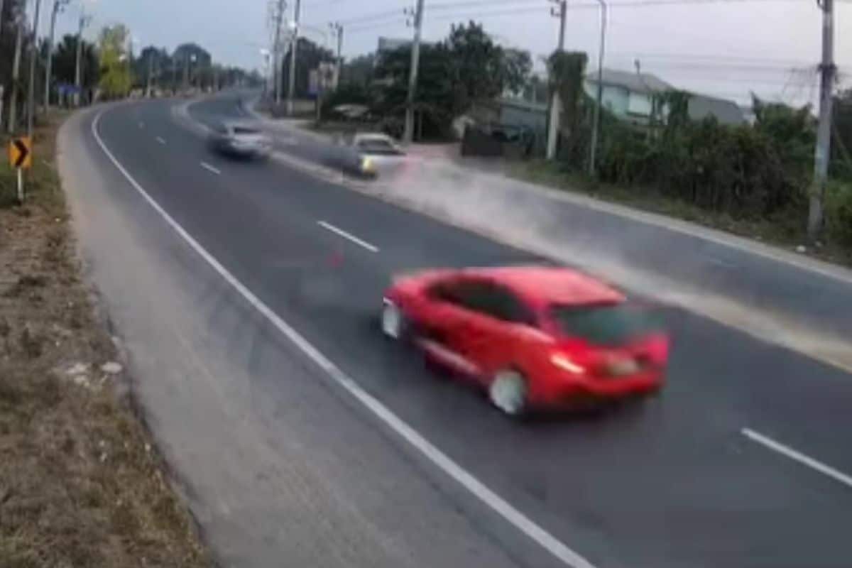 Тайские водители мчатся наперегонки и врезаются в пожилую женщину, разрывая ее тело на части
