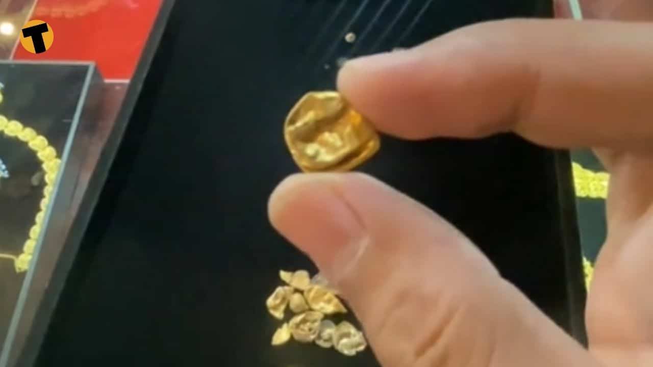 Тайский гробовщик зарабатывает почти 60 000 бат на золоте, собранном с захоронений