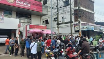 Тайский кабинет министров под давлением рассматривает раздаточный материал в размере 10 000 бат