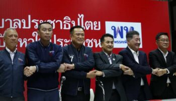 Таксин опроверг слухи о перестановках в коалиции в Таиланде