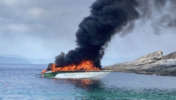 Туристы и гид пострадали при взрыве скоростного катера у берегов Пхукета