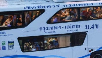 Тысячи людей возвращаются домой, в провинцию