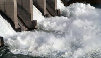 Фейковые новости вызвали панику из-за обрушения плотины Наратхиват