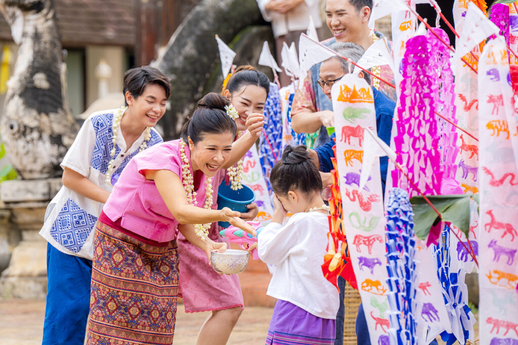 Фестиваль Сонгкран - это когда Семья стоит на первом месте