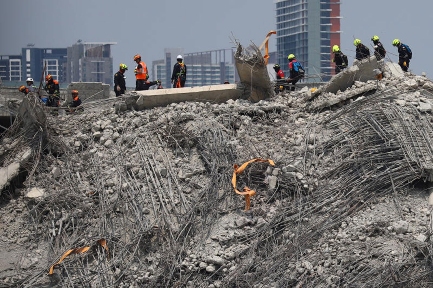 Число погибших на месте обрушения возросло до 22 человек