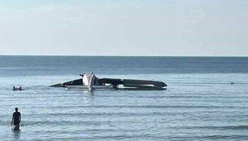 Шесть человек погибли при падении самолета в море недалеко от Хуахина