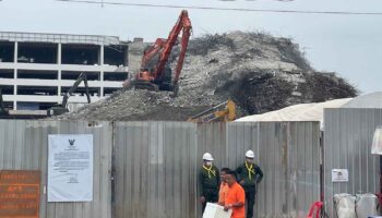 Экскаваторы углубляются в разрушенную бангкокскую башню, число жертв растет