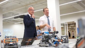 Юбилейное роуд-шоу в Великобритании направляется на юг