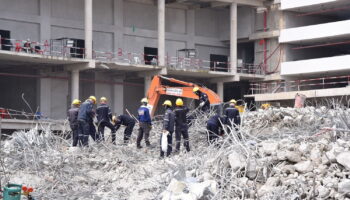 30 поддельных подписей инженеров на строительных документах государственного аудита