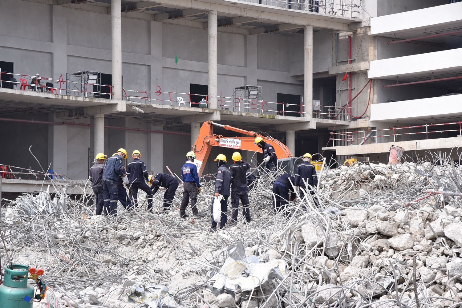 30 поддельных подписей инженеров на строительных документах SAO