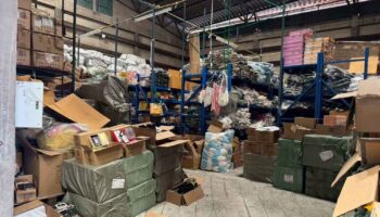 Бангкок рейды отлавливать опасных косметика контрабандным путем из Китая