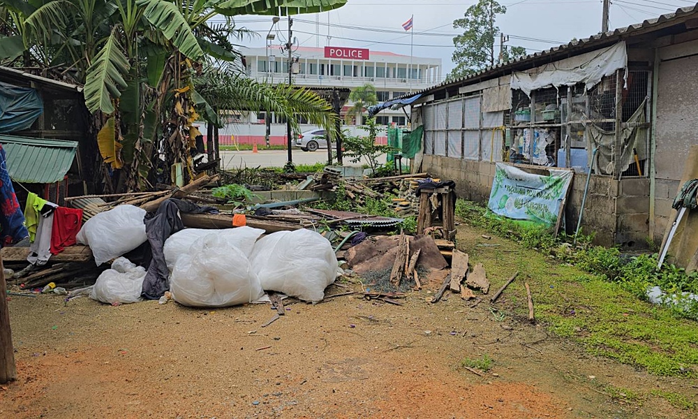 Более 10 нападавших напали на полицейский участок Наратхивата с автоматами M60