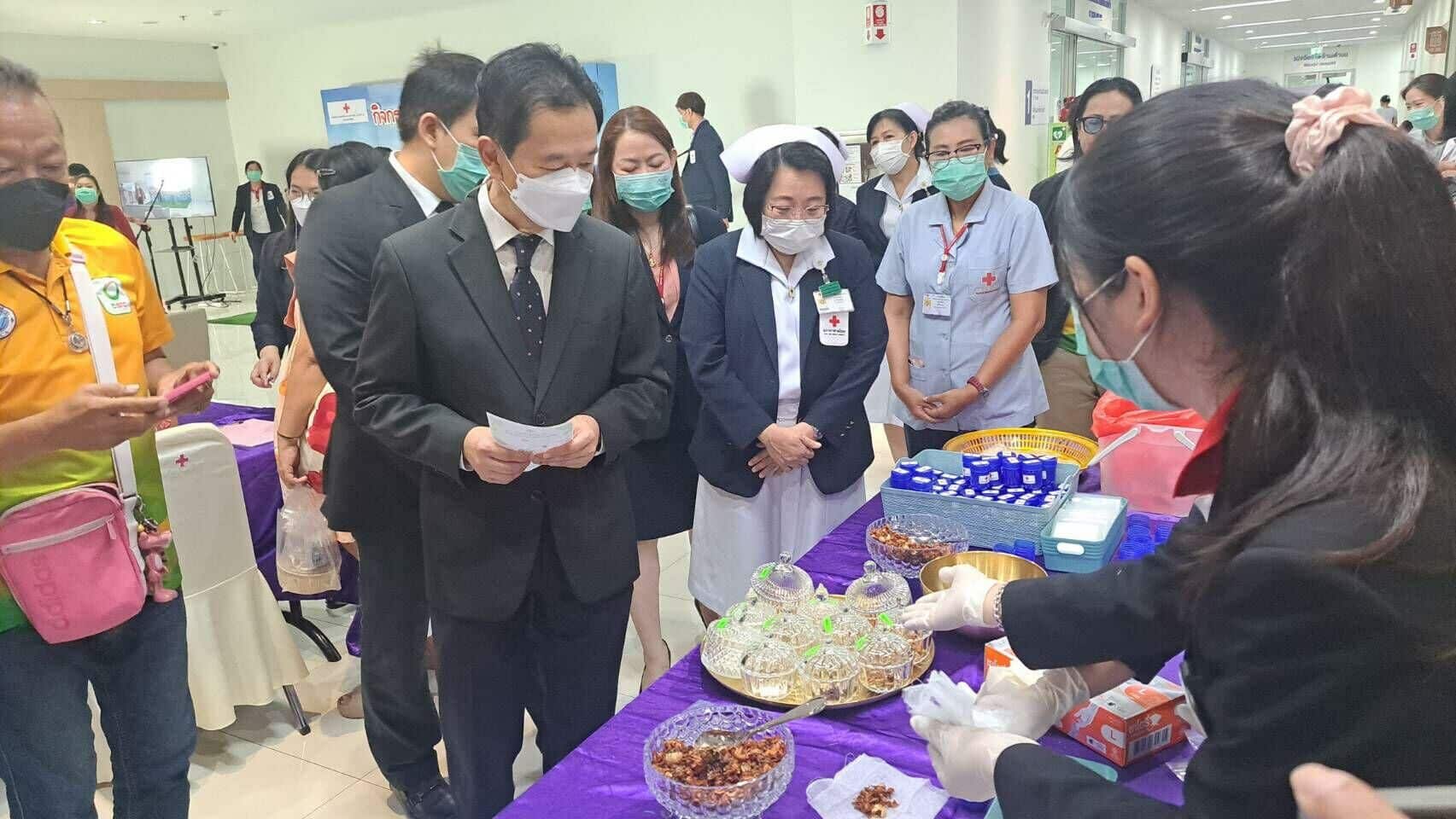 Больница Чонбури объявляет войну табаку и электронным сигаретам