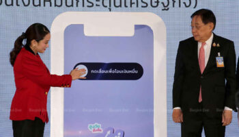 Большинство тайцев считают экономический кризис "тяжелым" и возвращают наличные: опрос