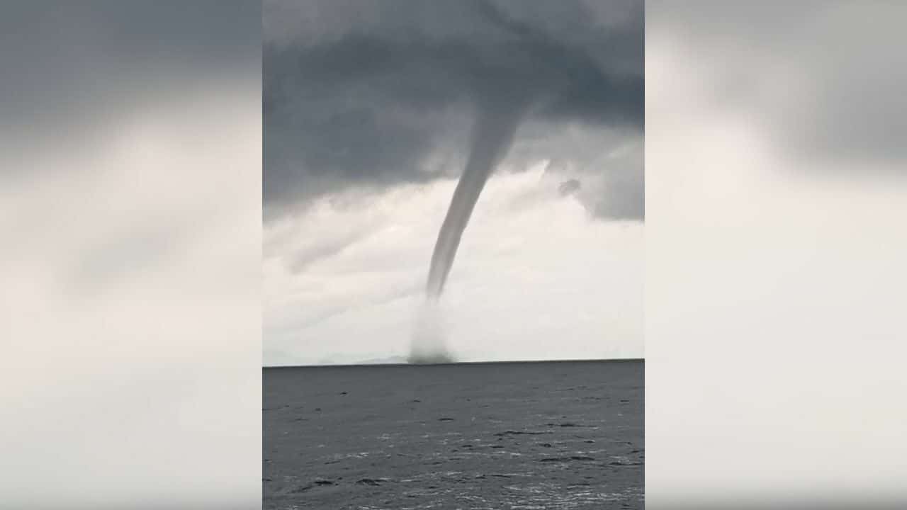 Власти предупреждают туристов о том, что смерч обрушился на Пхукет и Пханг Нга