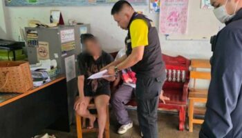 Водитель автобуса на острове Пханган украл кредитную карту румынского туриста