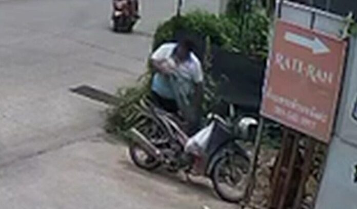 Вор украл наличные, алкоголь и колонку из магазина Chachoengsao