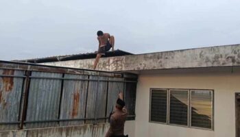 Воров из "Человека-паука" поймали после побега с крыши в Сакон-Накхоне