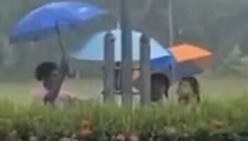 Директора школы перевели из-за шторма с поднятием флага