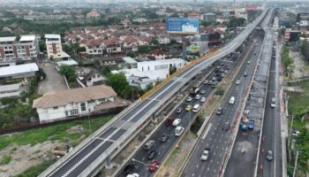 Дорога через Канал-бридж открывается рано утром