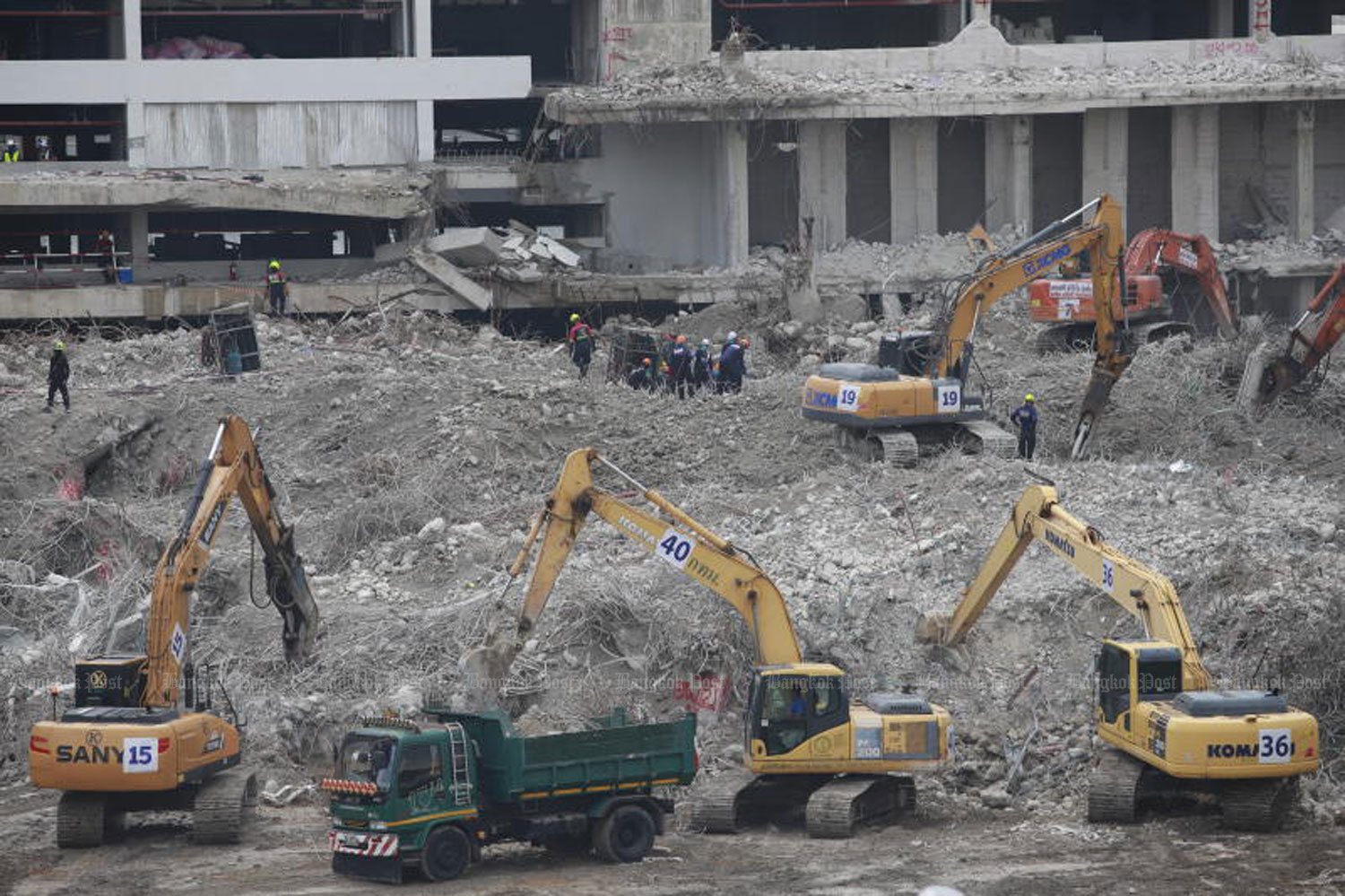 Еще 5 тел извлечены из-под обломков