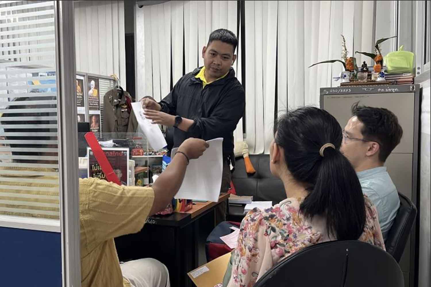 Женщина, обвиняемая в афере с авиабилетами на сумму 3,6 миллиона долларов, исчезла