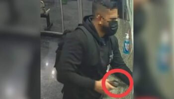 Индийский вор совершает вай, прежде чем сбежать с 93 000 бат