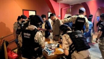 Индийских туристов поймали на незаконной вечеринке у бассейна в Паттайе