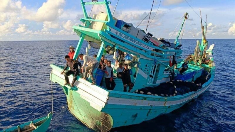 Королевский военно-морской флот Таиланда задержал незаконные индонезийские рыболовецкие суда у берегов Пхукета