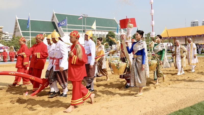 Королевский ритуал первой борозды в Таиланде