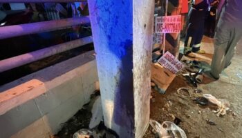 Мама и сын выбросились на дорогу после аварии на мотоцикле в Паттайе