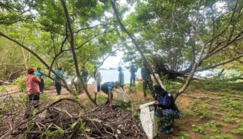 Местные жители Краби объединяются для борьбы с морскими отходами в рамках очистки прибрежных районов