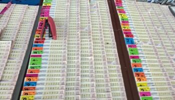 Местные жители Чиангмая спешат купить лотерейные билеты перед розыгрышем