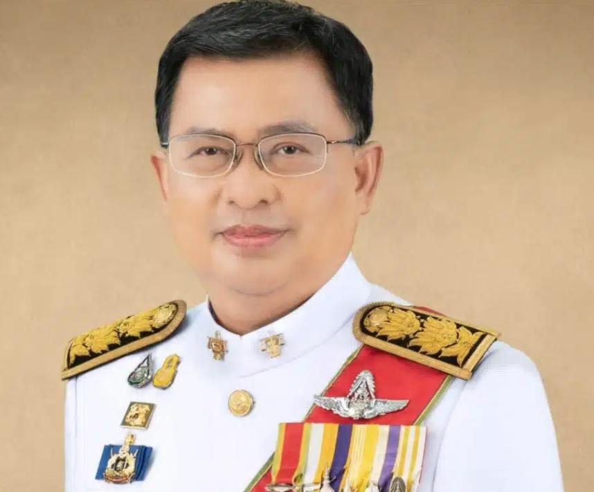 Монтиен отстаивает высокие цены на выбор мебели