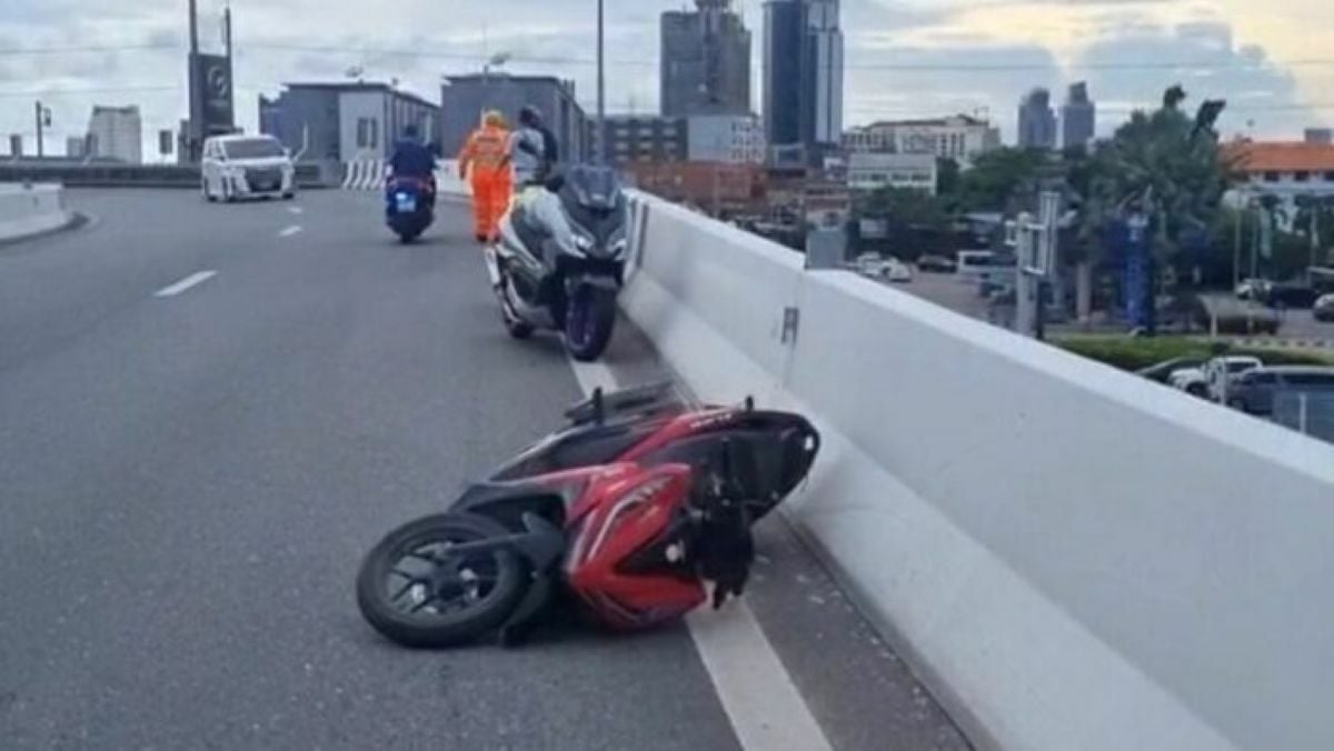 Мотоциклист погиб, не справившись с управлением на эстакаде в Паттайе