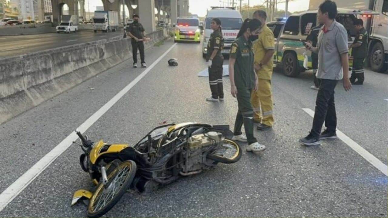 Мотоциклист трагически погиб в дорожно-транспортном происшествии в Банг-Каео