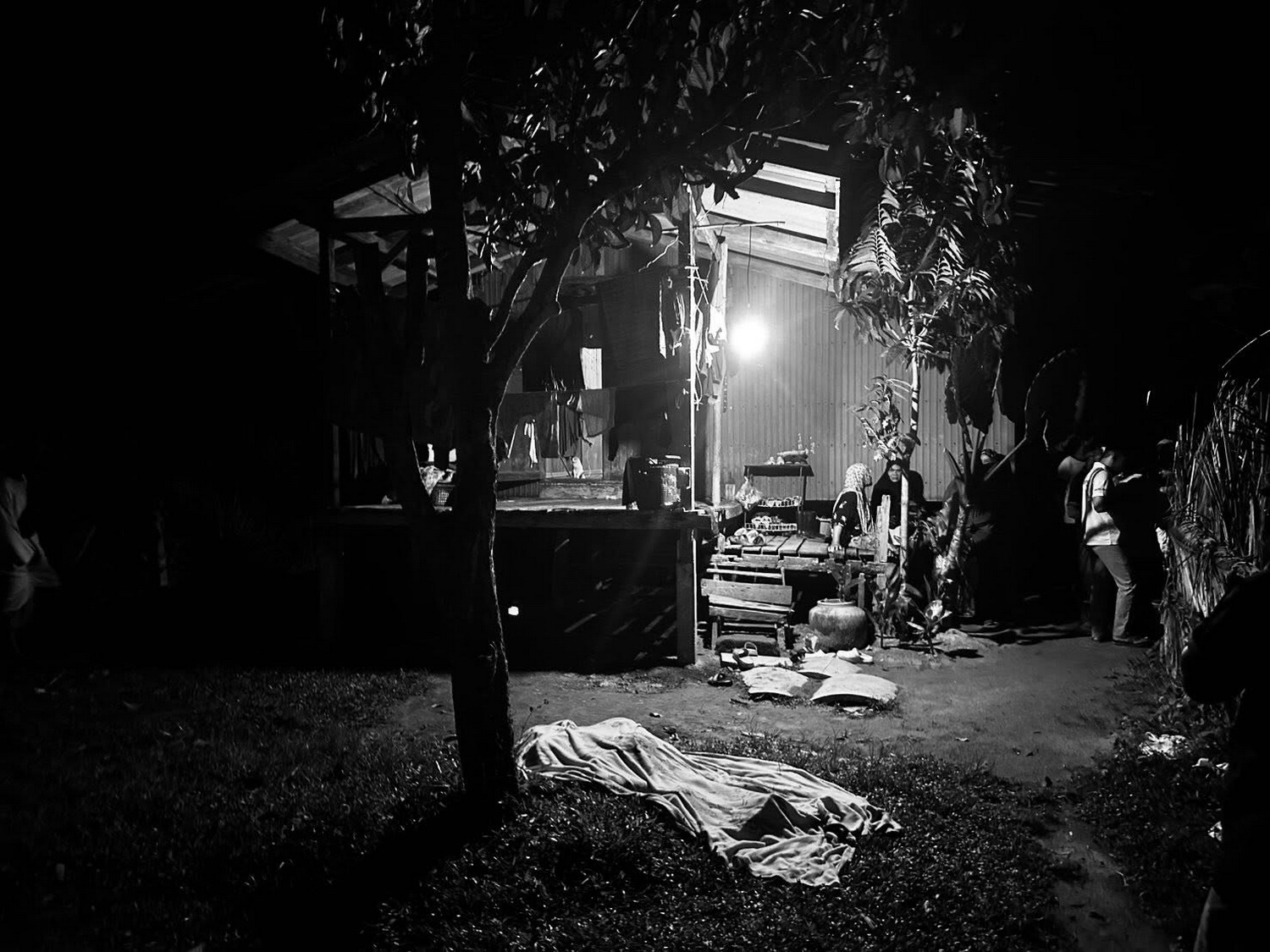 Муж и жена застрелены возле своего дома в Яле