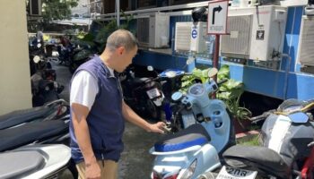 Мужчина арестован за кражу на сумму 300 000 бат в Самут-Пракане