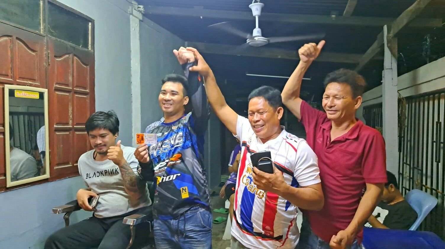 Мужчина из Маха Сарахама выиграл в лотерею 12 миллионов батов (видео)