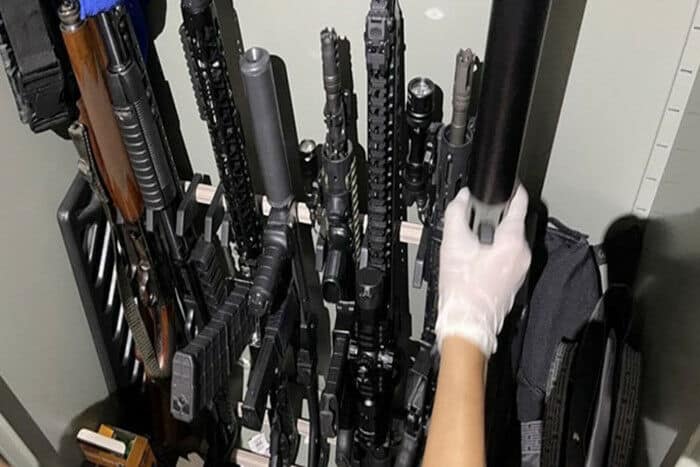 На севере Таиланда задержаны захватчики домов с 20 пистолетами и боеприпасами