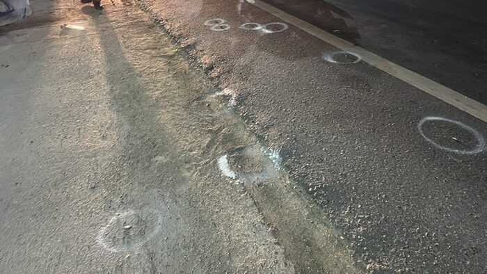 Нападение с применением огнестрельного оружия на мотоцикле Honda Jazz шокировало жителей Чонбури