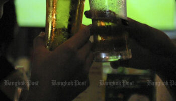 Начиная с субботы, в некоторые буддийские праздники в отдельных районах был снят запрет на употребление алкоголя